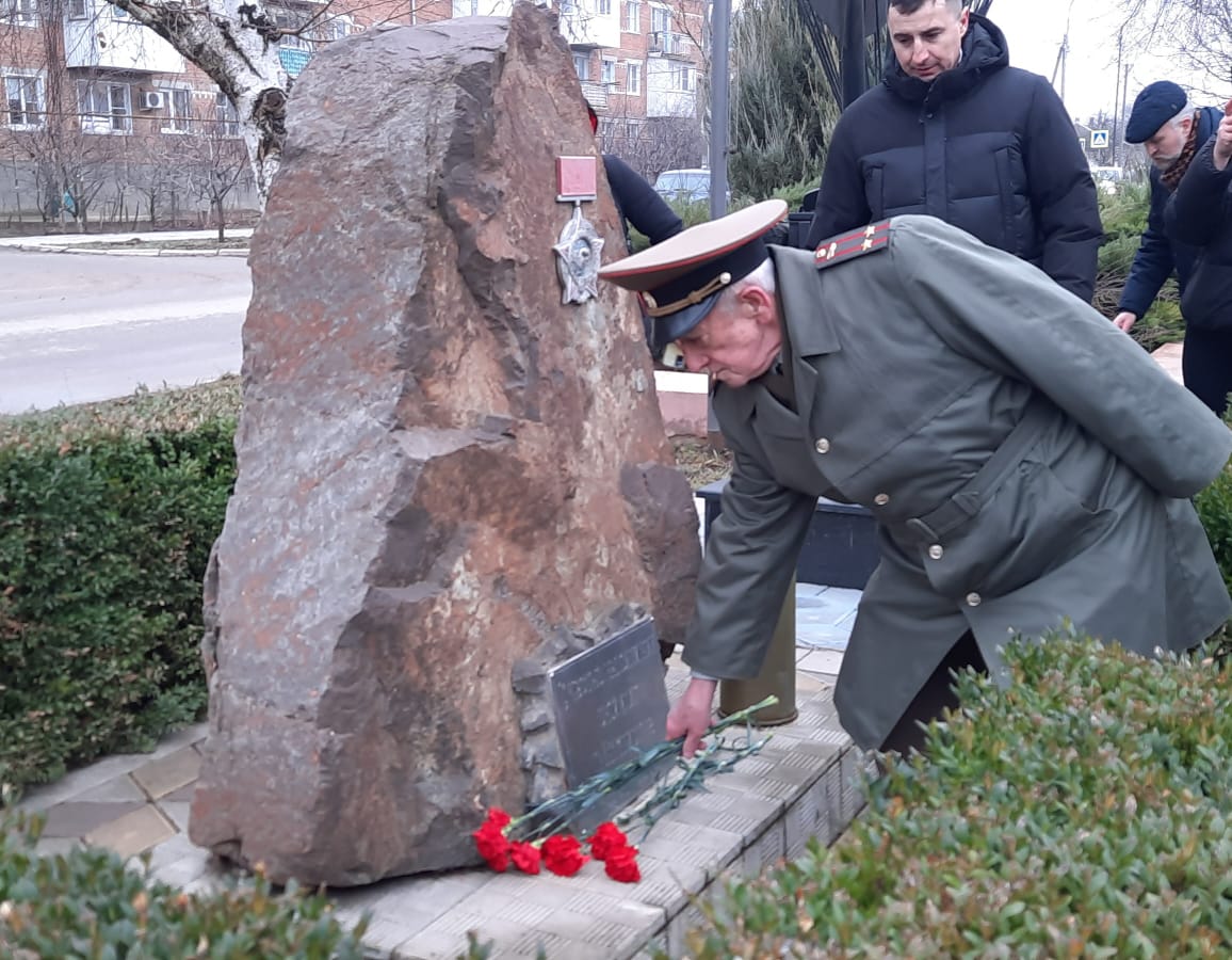 15 февраля в с. Дивном у памятного знака воинам – интернационалистам состоялся митинг, посвященный 35-й годовщине вывода советских войск из Афганистана.