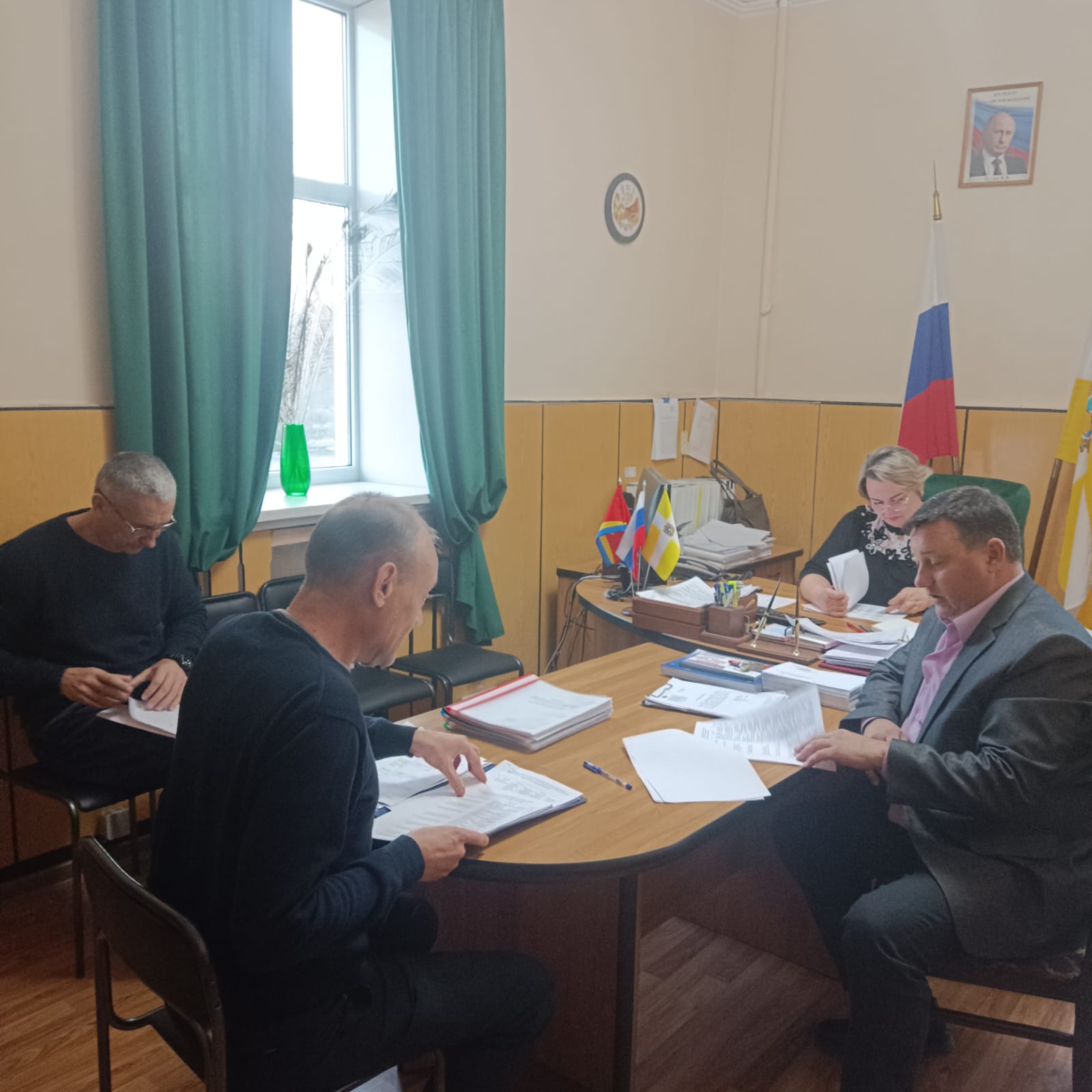 16 декабря 2024 года состоялось заседание конкурсной комиссии под председательством временно исполняющего обязанности заместителя главы администрации Апанасенковского муниципального округа Марченко С.И..