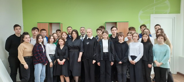 В Апанасенковском районе сотрудники полиции провели занятие со школьниками в рамках проекта "Школа права". В Апанасенковском районе сотрудники полиции провели занятие со школьниками в рамках проекта "Школа права".