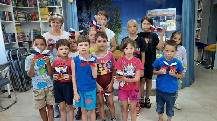 Мероприятие, посвященное Дню Государственного флага, провели общественники для юных жителей Апанасенковского округа. Мероприятие, посвященное Дню Государственного флага, провели общественники для юных жителей Апанасенковского округа.